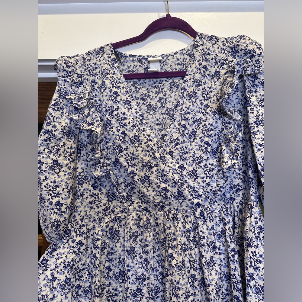 EUC H&M Size Medium Floral Ruffle Blue and White Dress - Picture 5 of 10